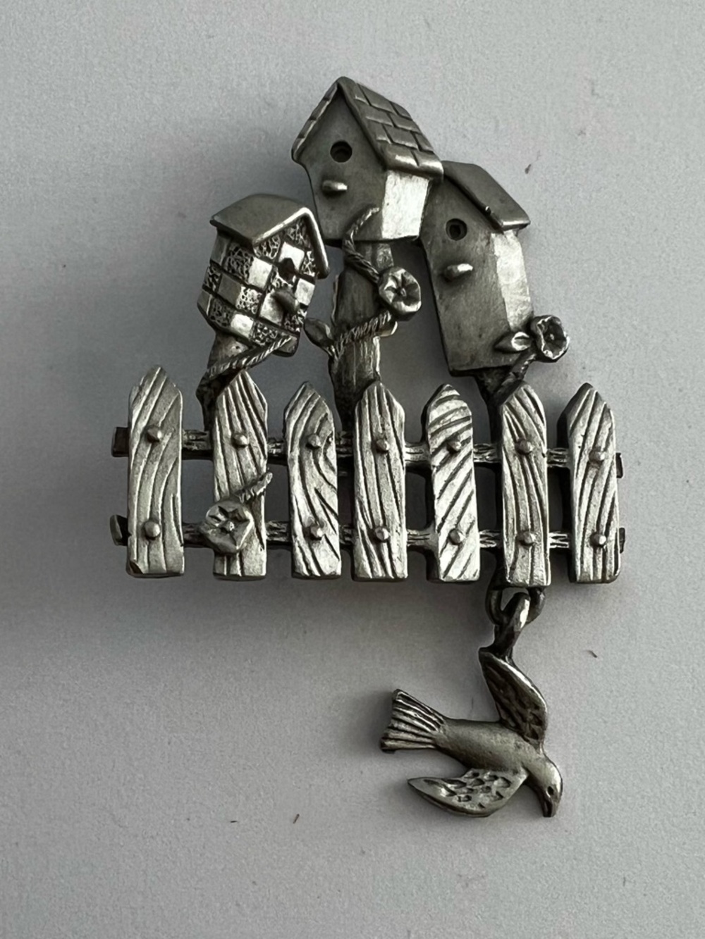 Vintage Brooch Pin Spoontiques Birdhouses Fence Bird Flowers Vines Pewter